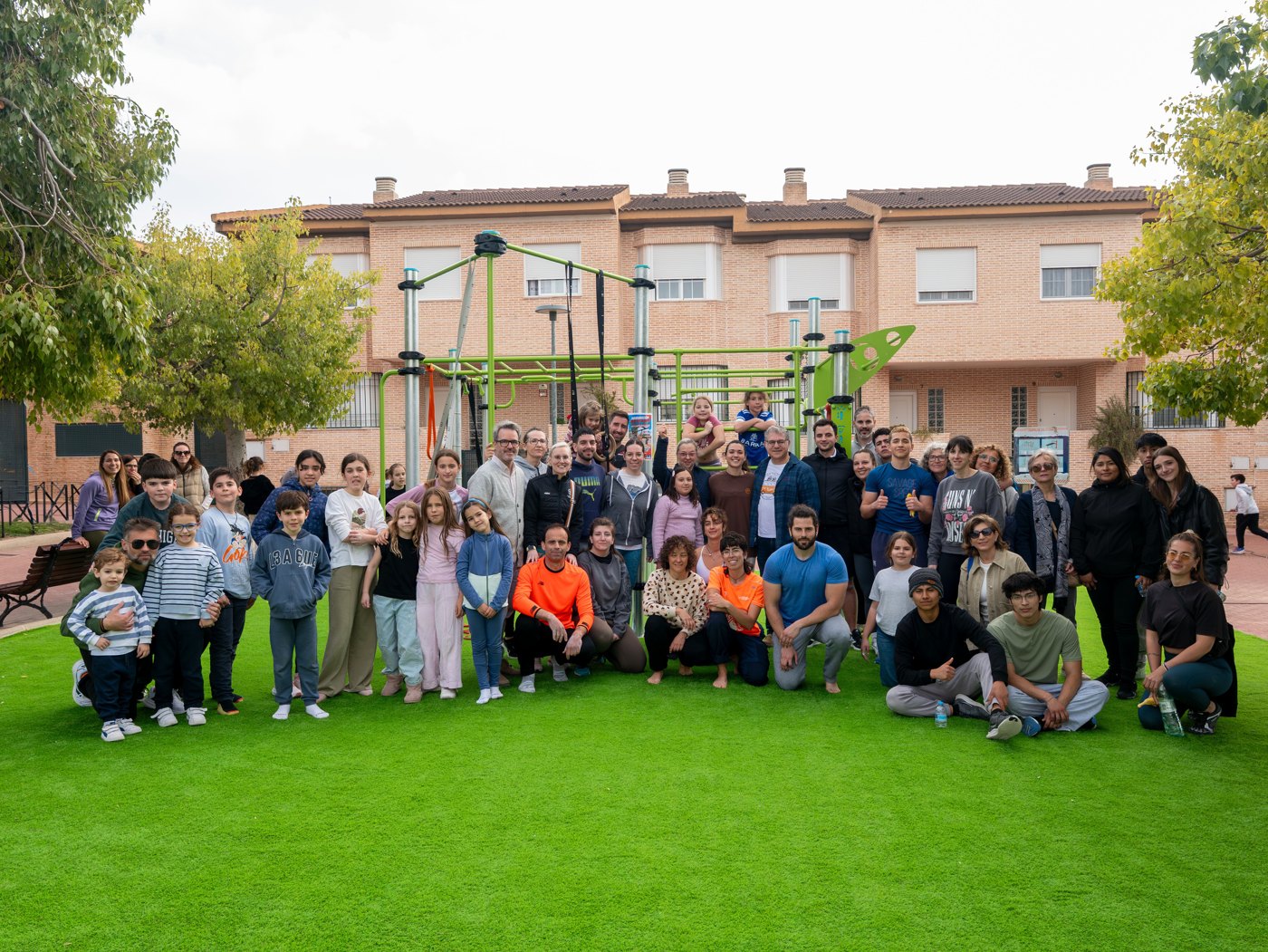 Grupo de alumnos al final de una masterclass de calistenia de Jess Martin